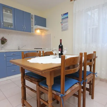 Vis 2459a Apartment