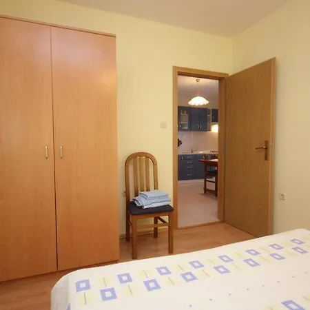 Apartment Vis 2459a *